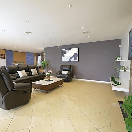 Luxury 7Brm Entire House Lakeview Blackswans Wifi Bbq Resort Point Cook Buitenkant foto