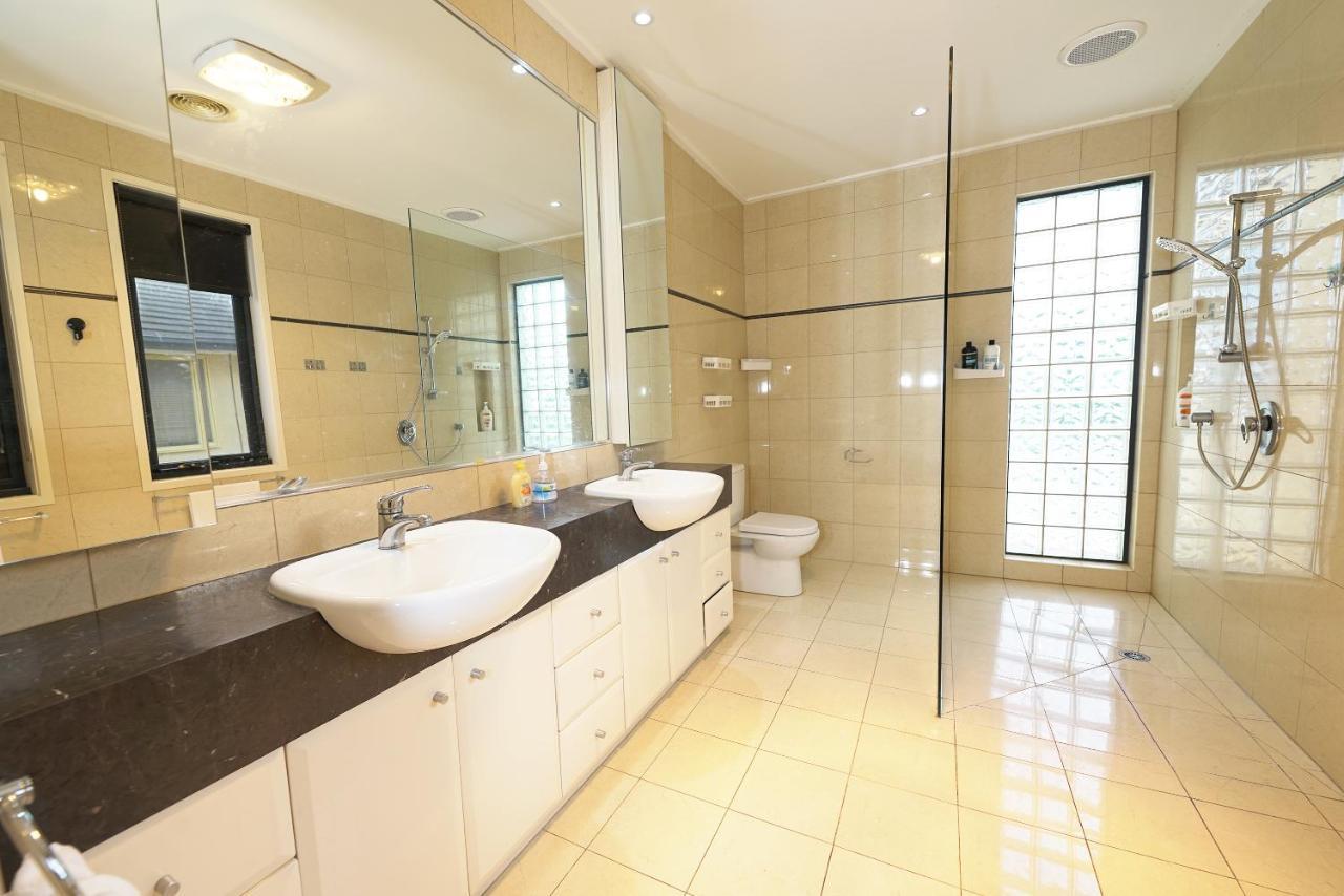 Luxury 7Brm Entire House Lakeview Blackswans Wifi Bbq Resort Point Cook Buitenkant foto