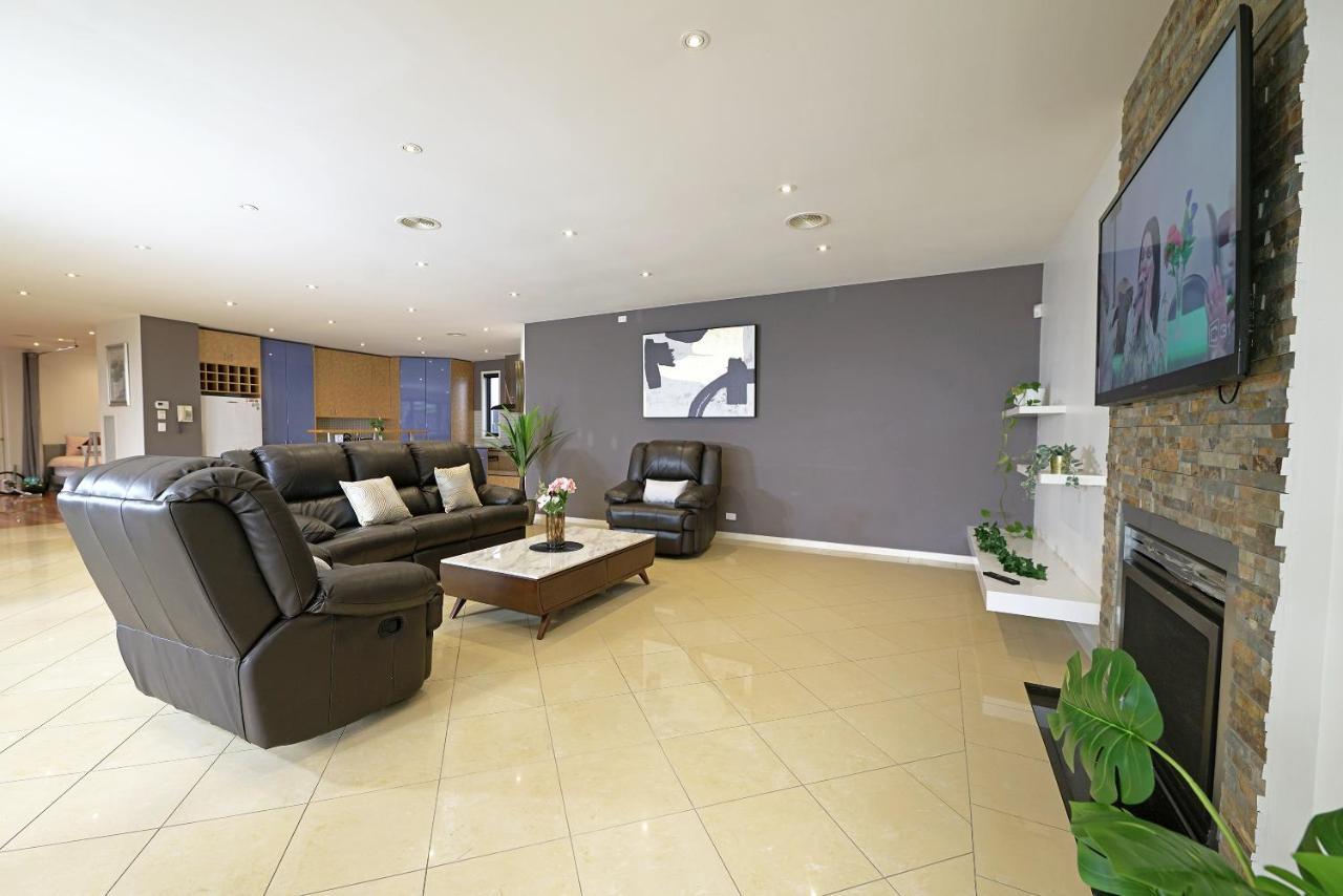 Luxury 7Brm Entire House Lakeview Blackswans Wifi Bbq Resort Point Cook Buitenkant foto