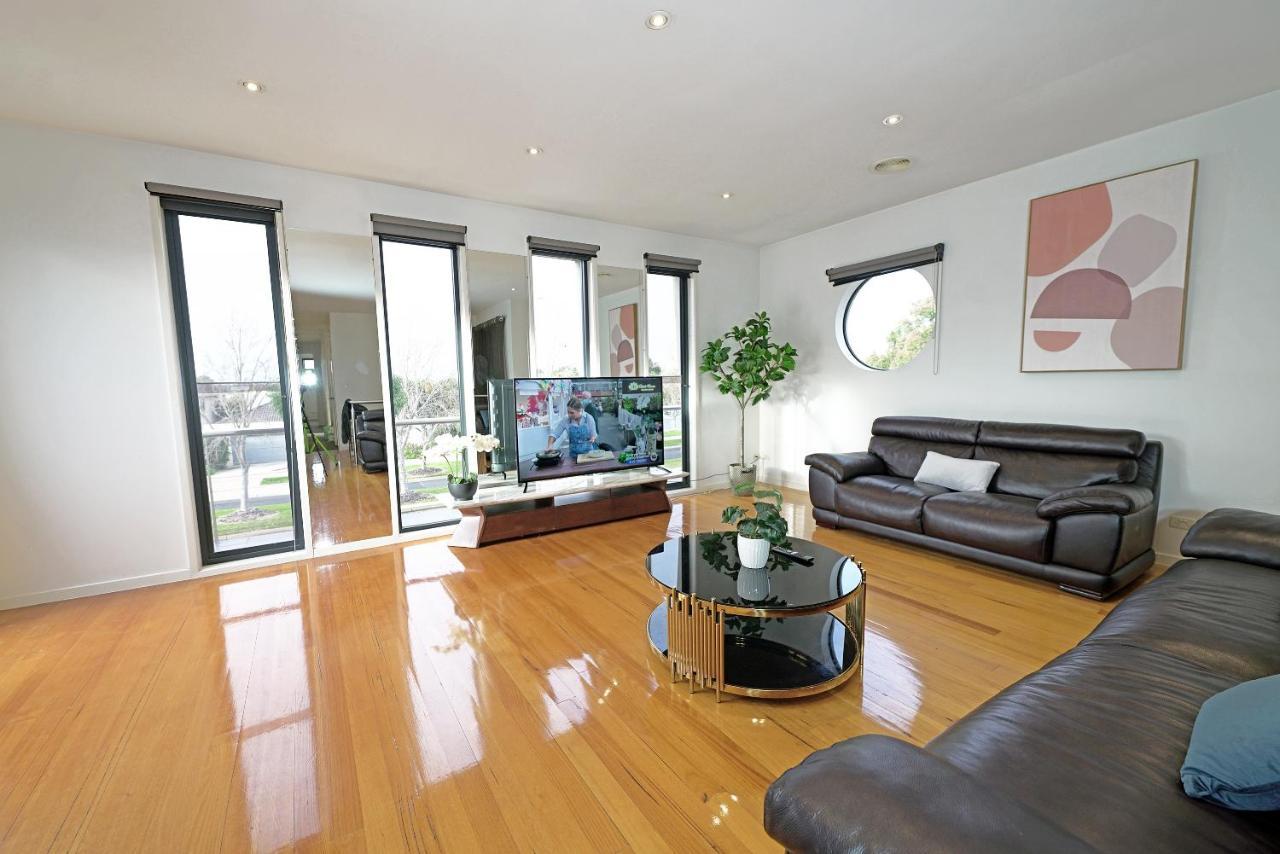 Luxury 7Brm Entire House Lakeview Blackswans Wifi Bbq Resort Point Cook Buitenkant foto