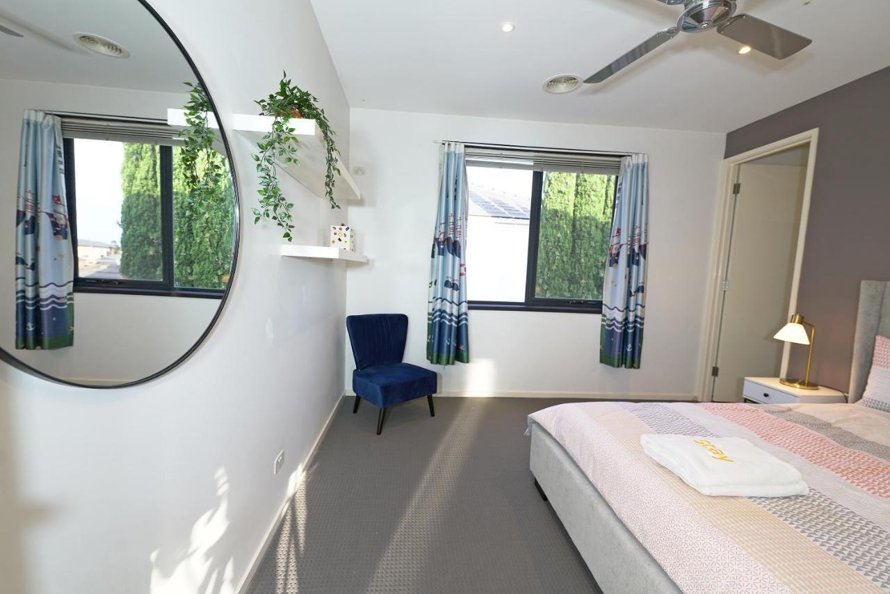 Luxury 7Brm Entire House Lakeview Blackswans Wifi Bbq Resort Point Cook Buitenkant foto