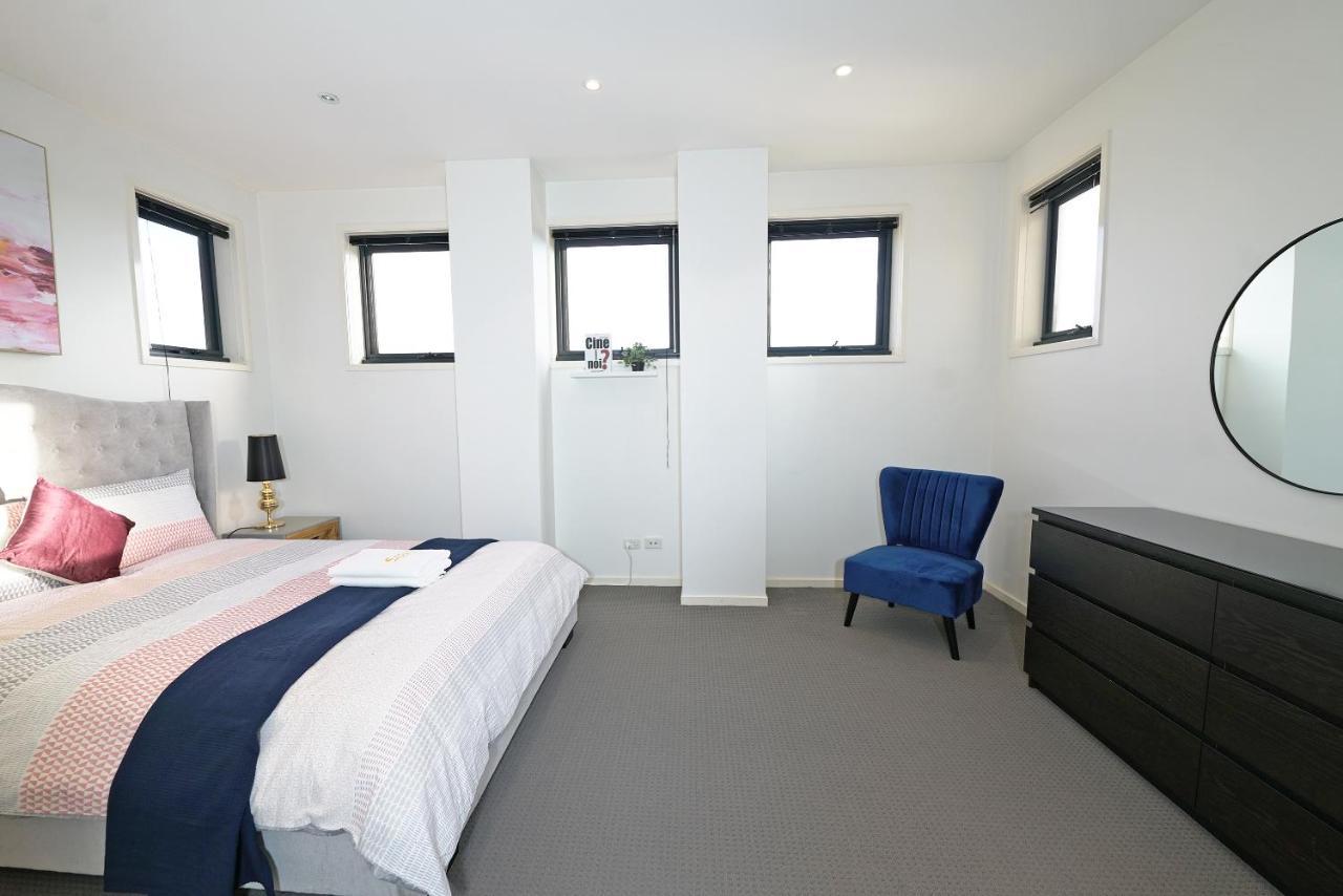 Luxury 7Brm Entire House Lakeview Blackswans Wifi Bbq Resort Point Cook Buitenkant foto