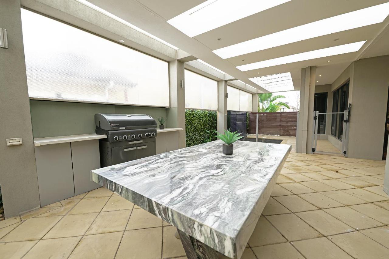 Luxury 7Brm Entire House Lakeview Blackswans Wifi Bbq Resort Point Cook Buitenkant foto
