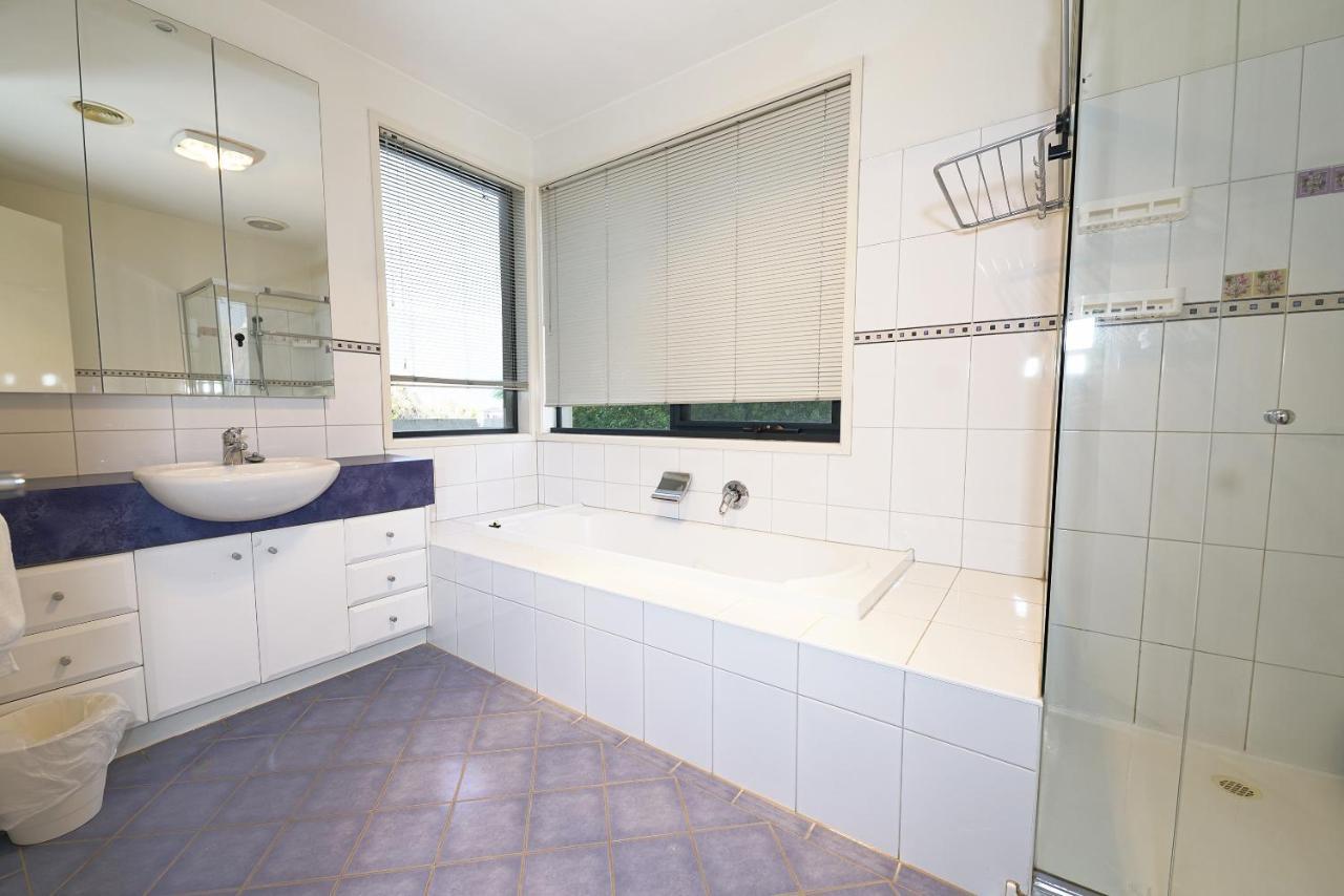 Luxury 7Brm Entire House Lakeview Blackswans Wifi Bbq Resort Point Cook Buitenkant foto