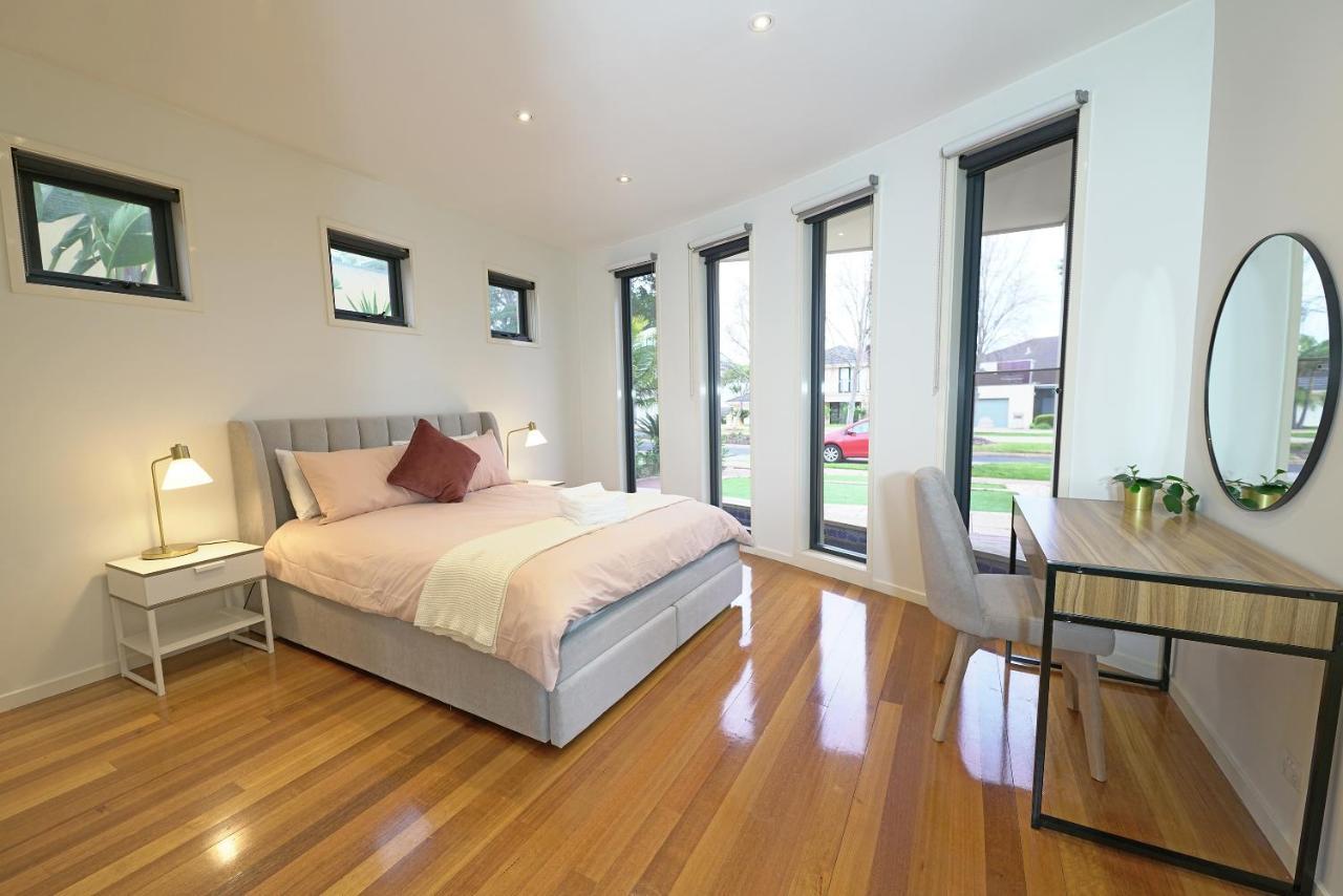 Luxury 7Brm Entire House Lakeview Blackswans Wifi Bbq Resort Point Cook Buitenkant foto