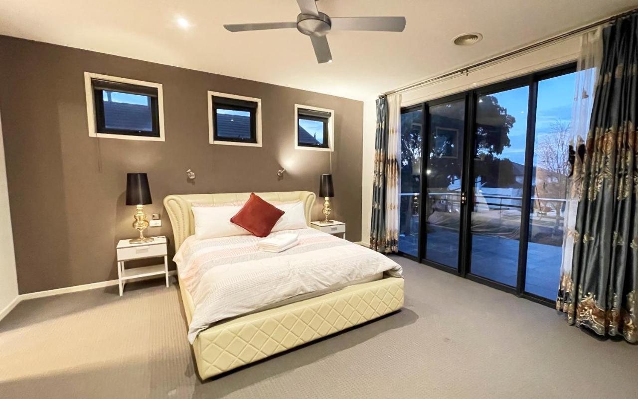 Luxury 7Brm Entire House Lakeview Blackswans Wifi Bbq Resort Point Cook Buitenkant foto