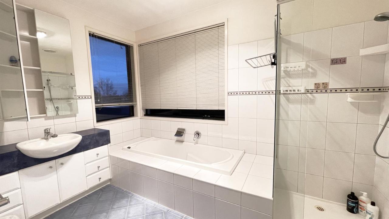 Luxury 7Brm Entire House Lakeview Blackswans Wifi Bbq Resort Point Cook Buitenkant foto