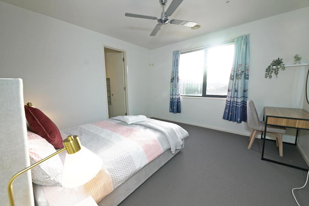 Luxury 7Brm Entire House Lakeview Blackswans Wifi Bbq Resort Point Cook Buitenkant foto