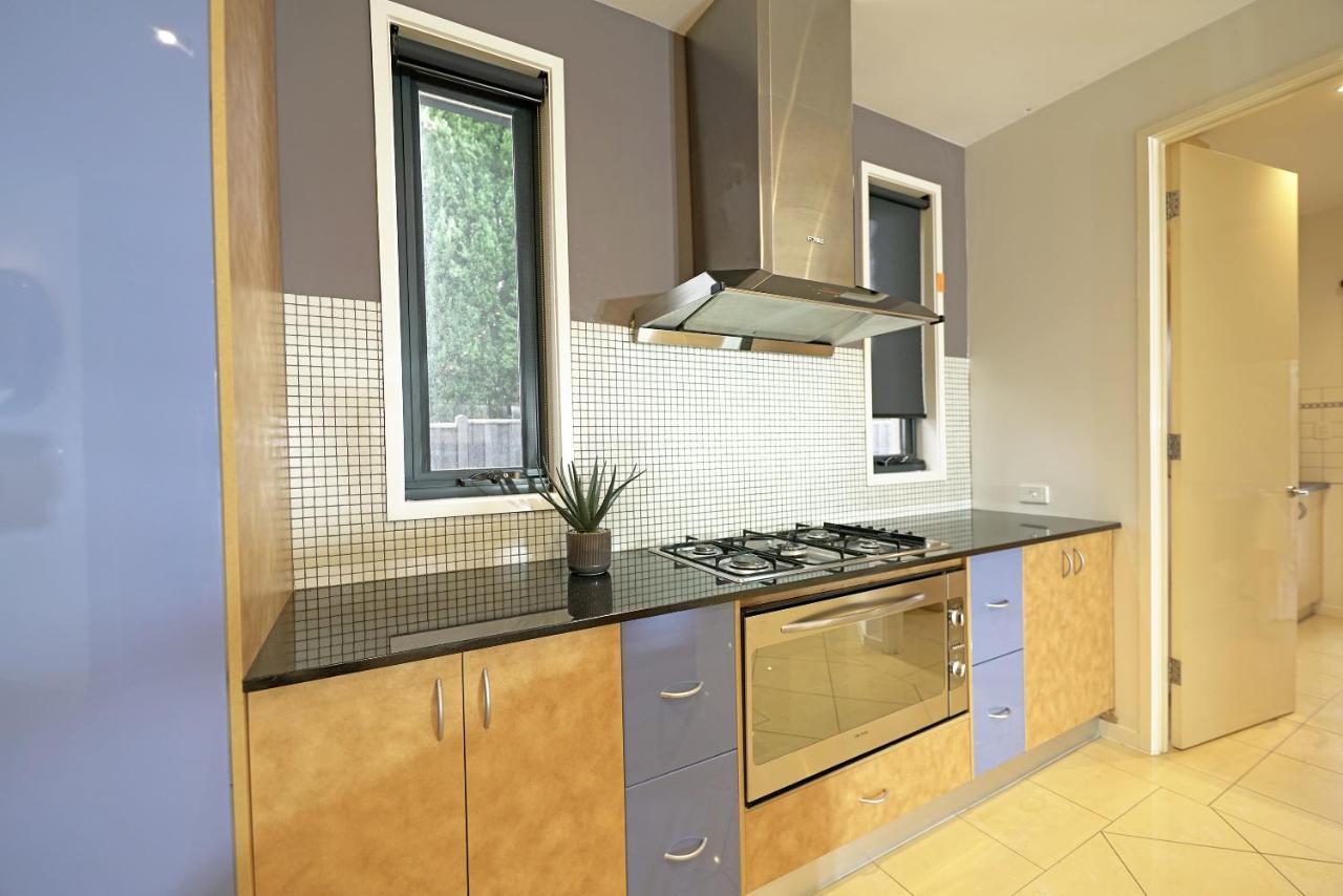 Luxury 7Brm Entire House Lakeview Blackswans Wifi Bbq Resort Point Cook Buitenkant foto